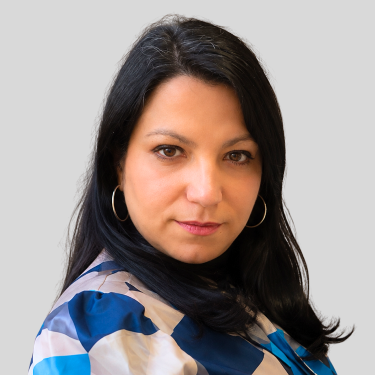 cofundadora de In CoDe y promotora de partecipación feminista Retrato de una de las cofundadoras de In CoDe, activista feminista y tecnopolítica comprometida con la justicia social y la participación di